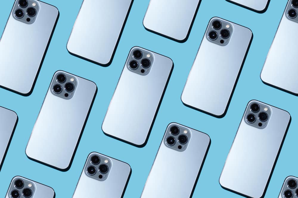 iPhones bleus disposés en mosaique